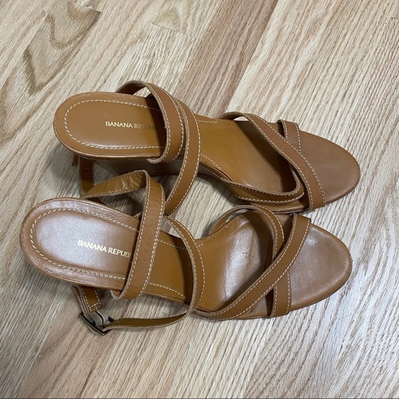 Banana Republic Leather Wedge Sandals Sz 9 1/2 Tan Women’s Open Toe Heels - Picture 2 of 7